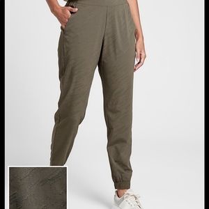 Athleta Brooklyn Textured Joggers, size 2